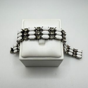 6.5" Vintage WEISS Milk glass and rhinestone, silver tone metal bracelet!